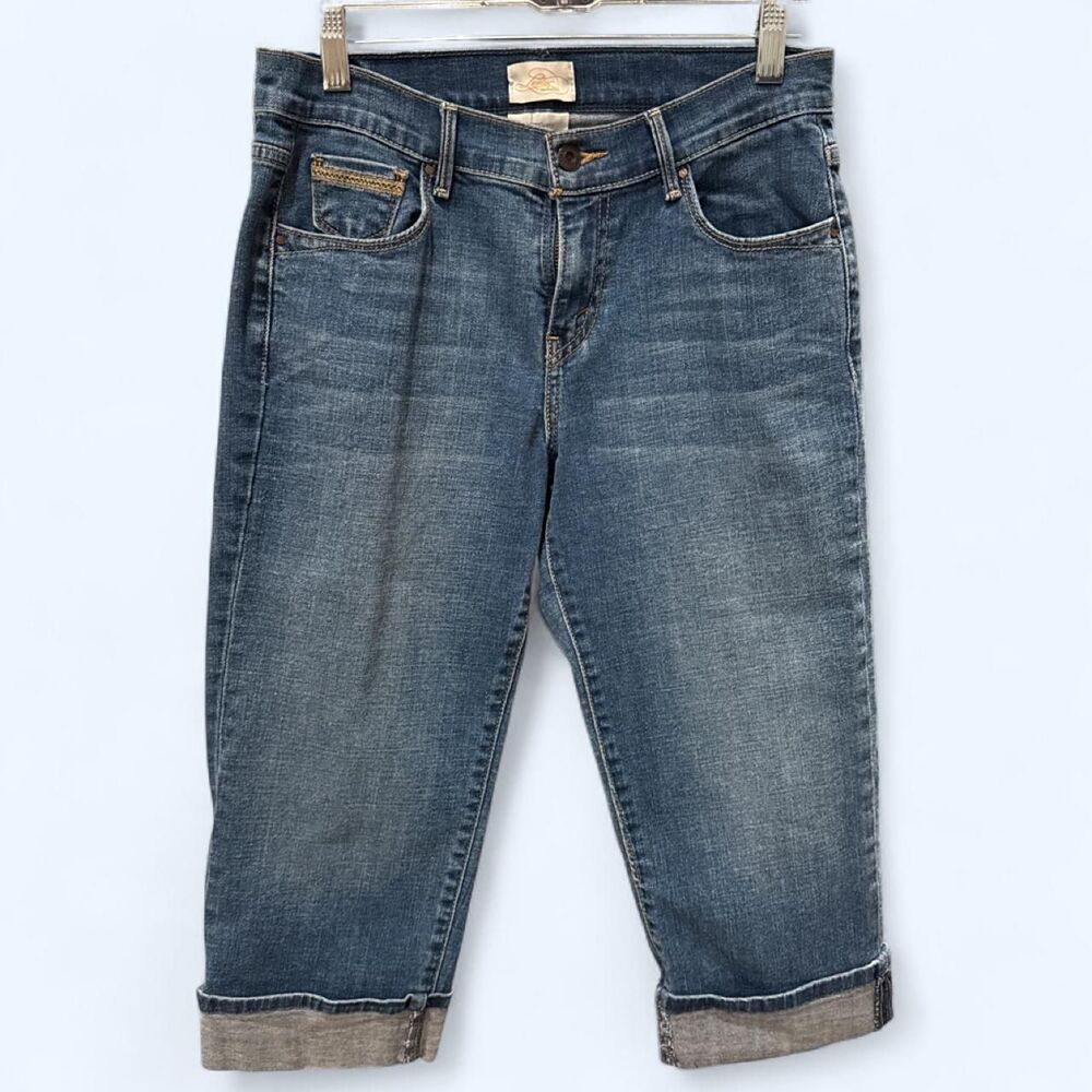Levi-s Women's Blue and Navy Jeans Size 4